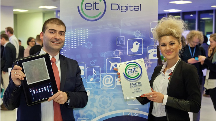 © BLITAB Technology GmbH Die BLITAB Preisträger des EIT Digital Wellbeing in the Neatherlands Preises mit ihrem Produkt