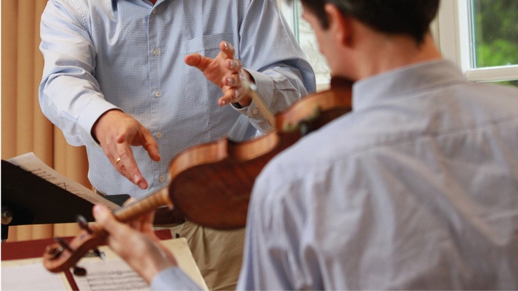 © Stephan von der Deken Dirigent und Violinist